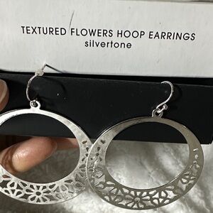 Avon TEXTURED FLOWERS HOOP EARRINGS-silver tone- vintage